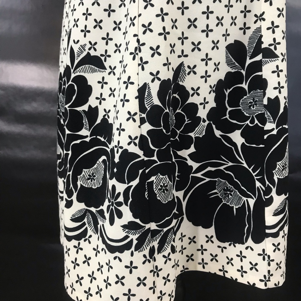 Esley White Dress with Flower Print - Picture 4 of 8